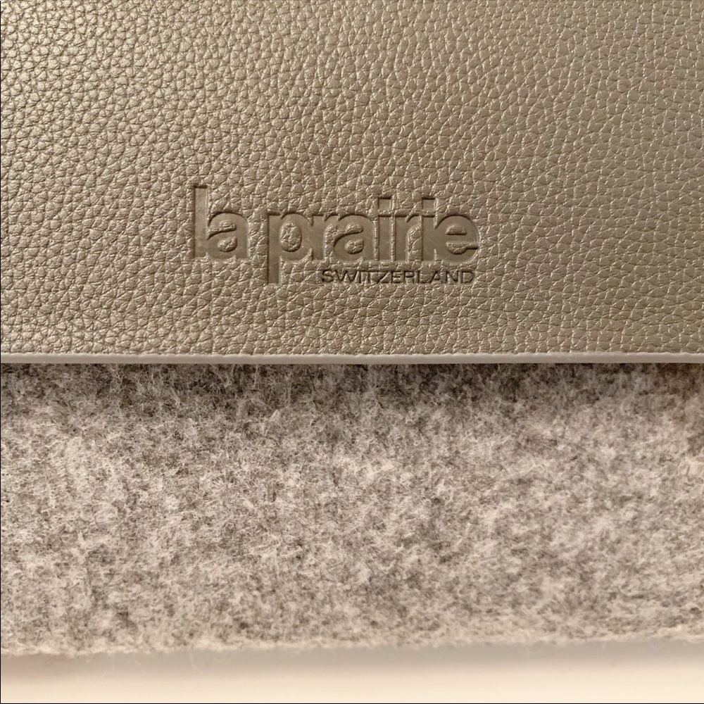 *GIFTED* La Prairie Clutch - Picture 3 of 7